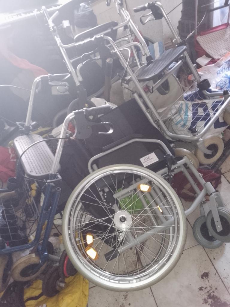 3 rollators en rolstoel,samen100 euro, Ophalen of Verzenden