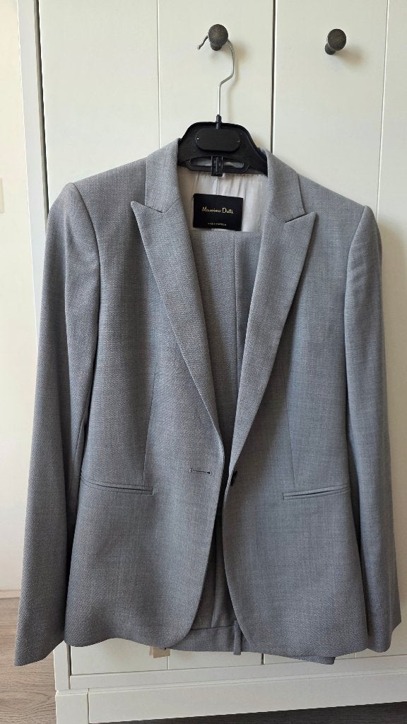 Massimo Dutti light-grey tailored suit Size 36, Kostuum of Pak, Massimo Dutti, Ophalen of Verzenden, Zo goed als nieuw