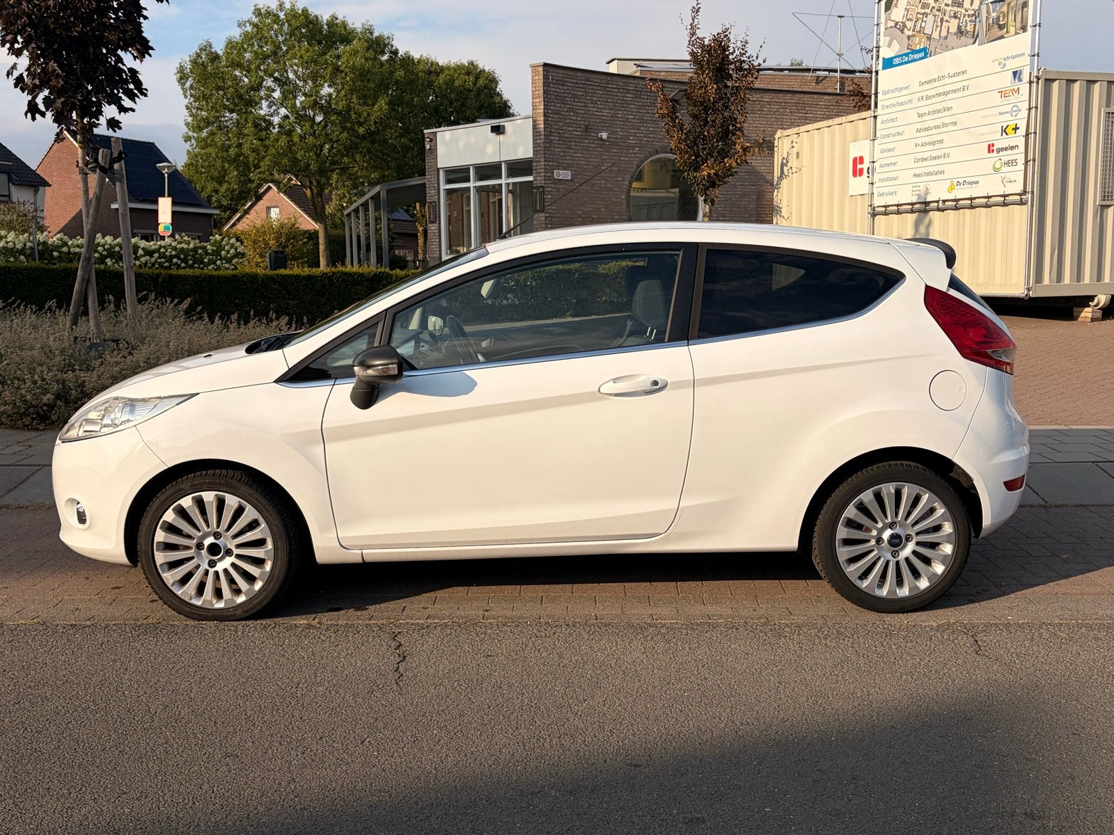 Ford Fiësta 1.25 2010 Wit. Titanium. km stand 180000., Voorwielaandrijving, 600 kg, 4 cilinders, Wit