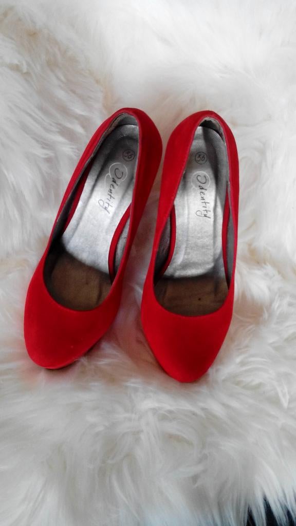 Prachtige rode pumps mt 35.5 / 36 lak/suedine, Pumps, Ophalen of Verzenden, Zo goed als nieuw, Rood