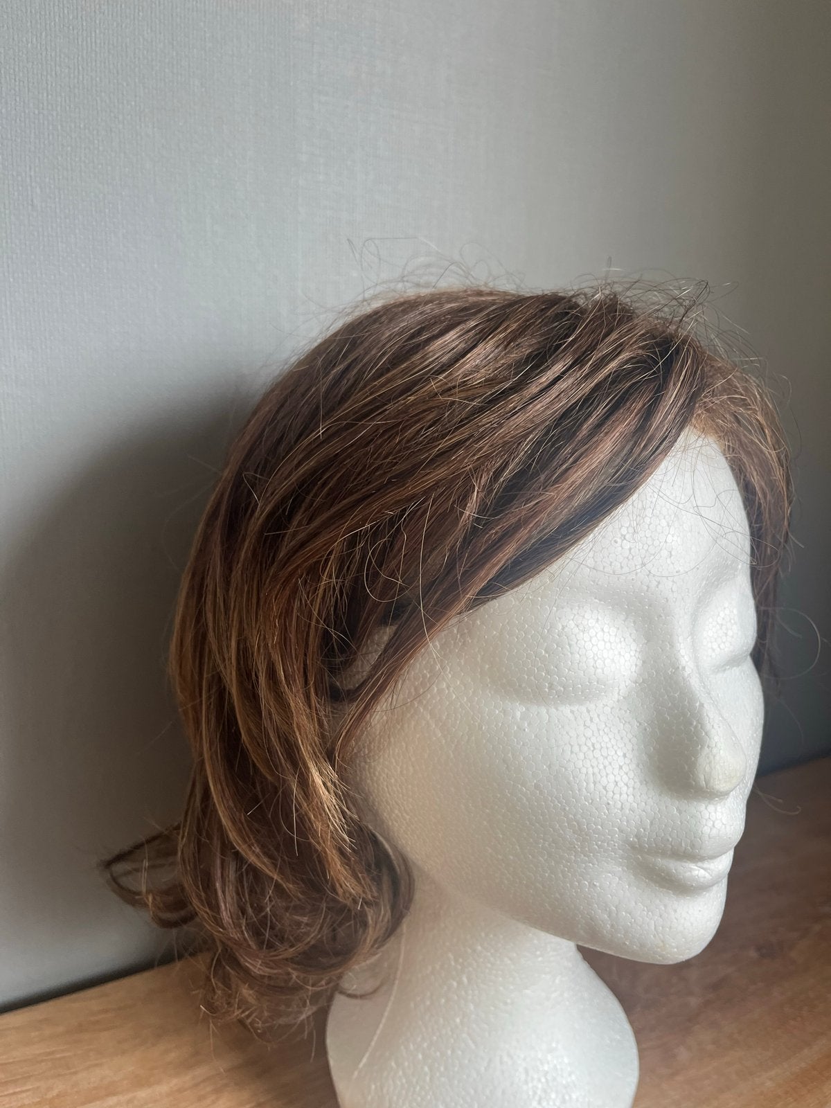 Bruine pruik met highlights, Ophalen of Verzenden, Gebruikt, Pruik of Haarverlenging