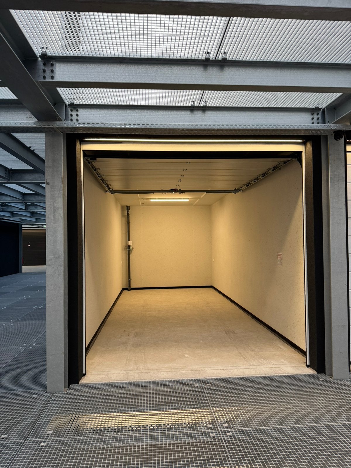 Te huur: nieuwe garagebox 28M2 te monster, Westland, Huizen en Kamers, Zuid-Holland