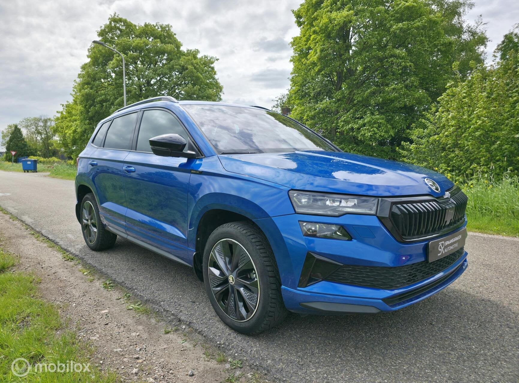 Skoda Karoq 1.5 TSI ACT Sportline / Trekh / Carplay / Luxe, Stof, Zwart, 4 cilinders, Blauw