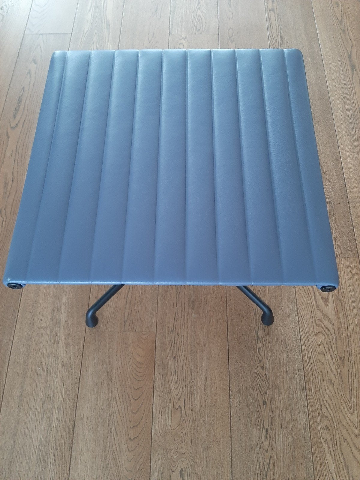 Vitra EA 125, Ophalen, Zo goed als nieuw