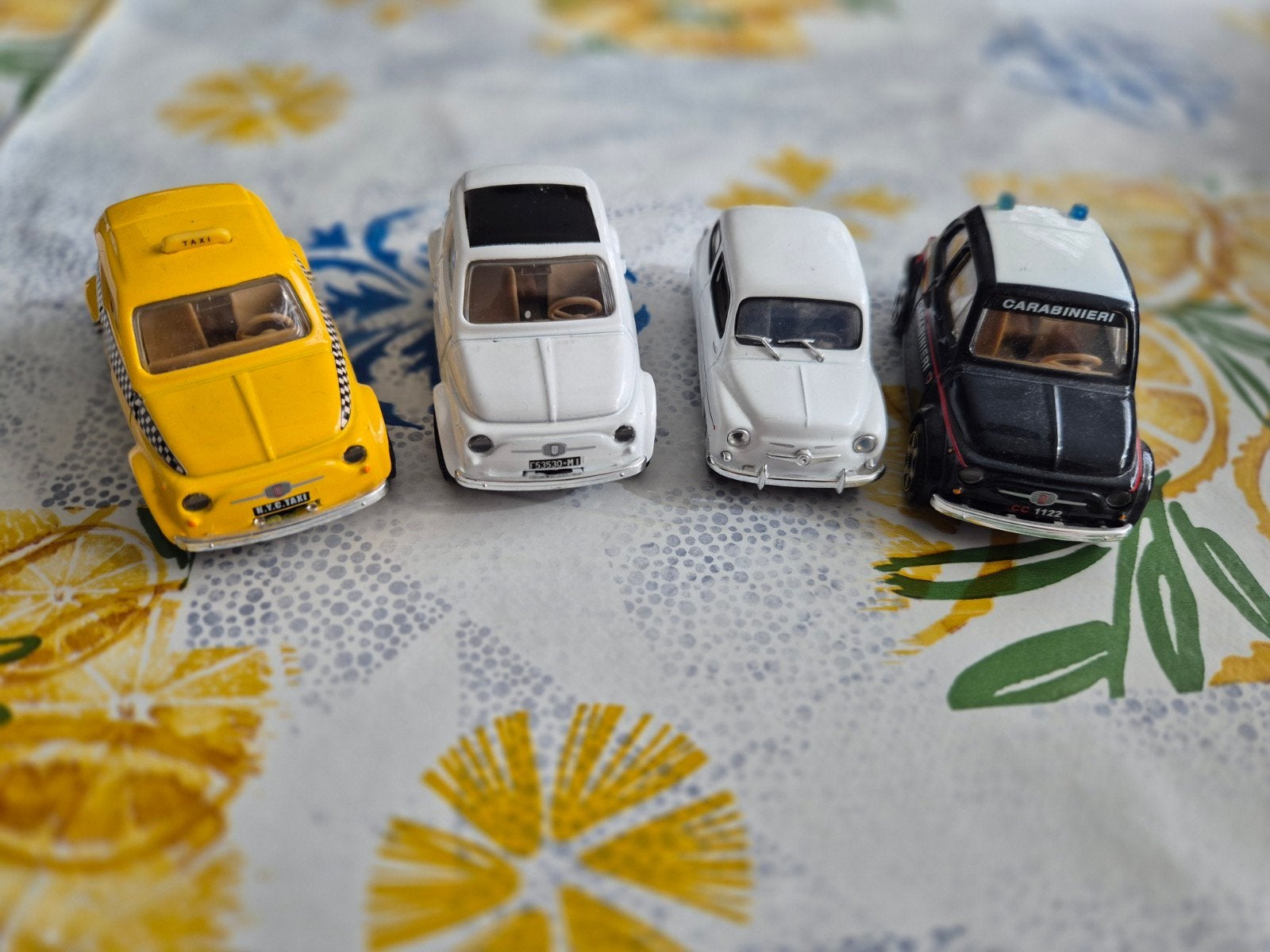 Set van 4 miniatuurauto's: Fiat 500 modellen, Ophalen, Zo goed als nieuw, Overige typen