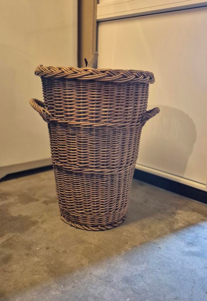 Grote rieten mand - 60 cm hoog, Huis en Inrichting, Woonaccessoires | Schalen en Manden, Ophalen, Zo goed als nieuw, Rond, Riet