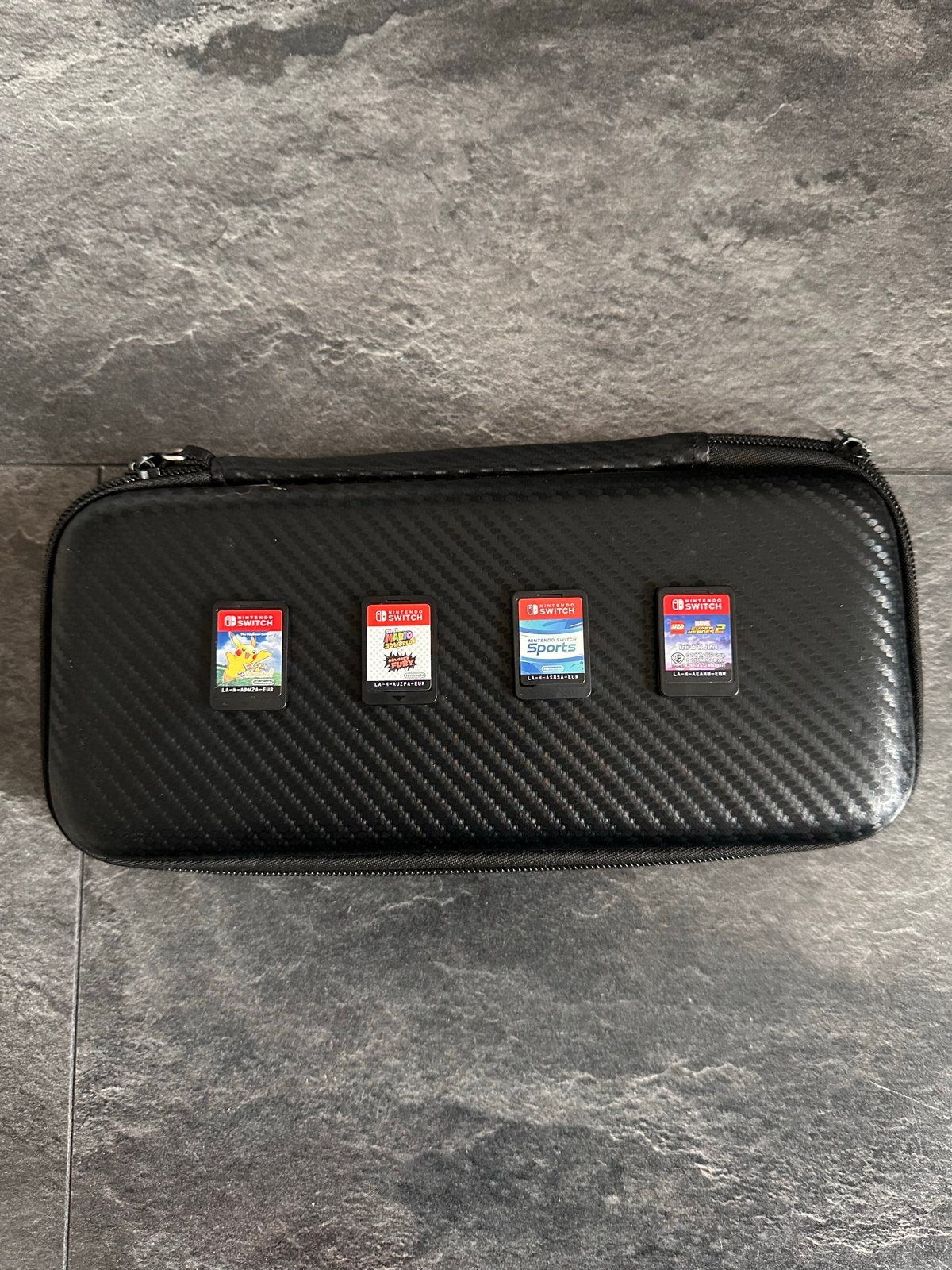 Nintendo Switch met 4 games en hoesje, Ophalen, Met games, Met 2 controllers, Zo goed als nieuw