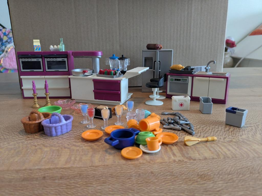Playmobil - keuken - woonkamer en nog veel meer, Kinderen en Baby's, Speelgoed | Playmobil, Ophalen of Verzenden, Zo goed als nieuw