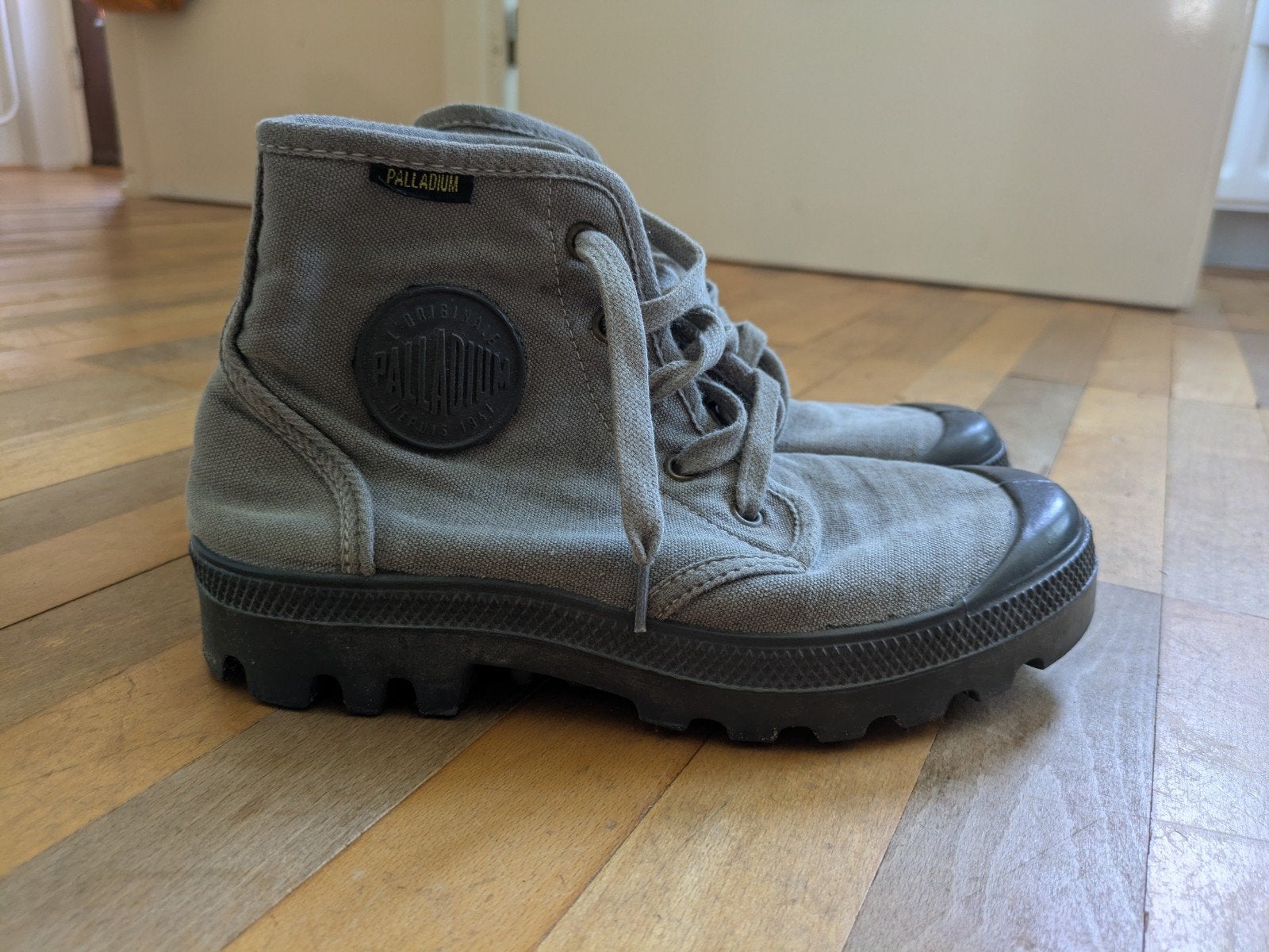Grijze palladiums maat 38, Palladium, Ophalen of Verzenden, Sneakers of Gympen, Grijs