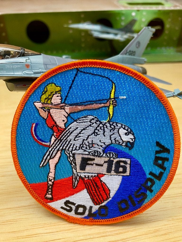 F-16 solo display patch 322 squadron Polly KLU RNLAF, Ophalen of Verzenden, Zo goed als nieuw, Patch, Badge of Embleem