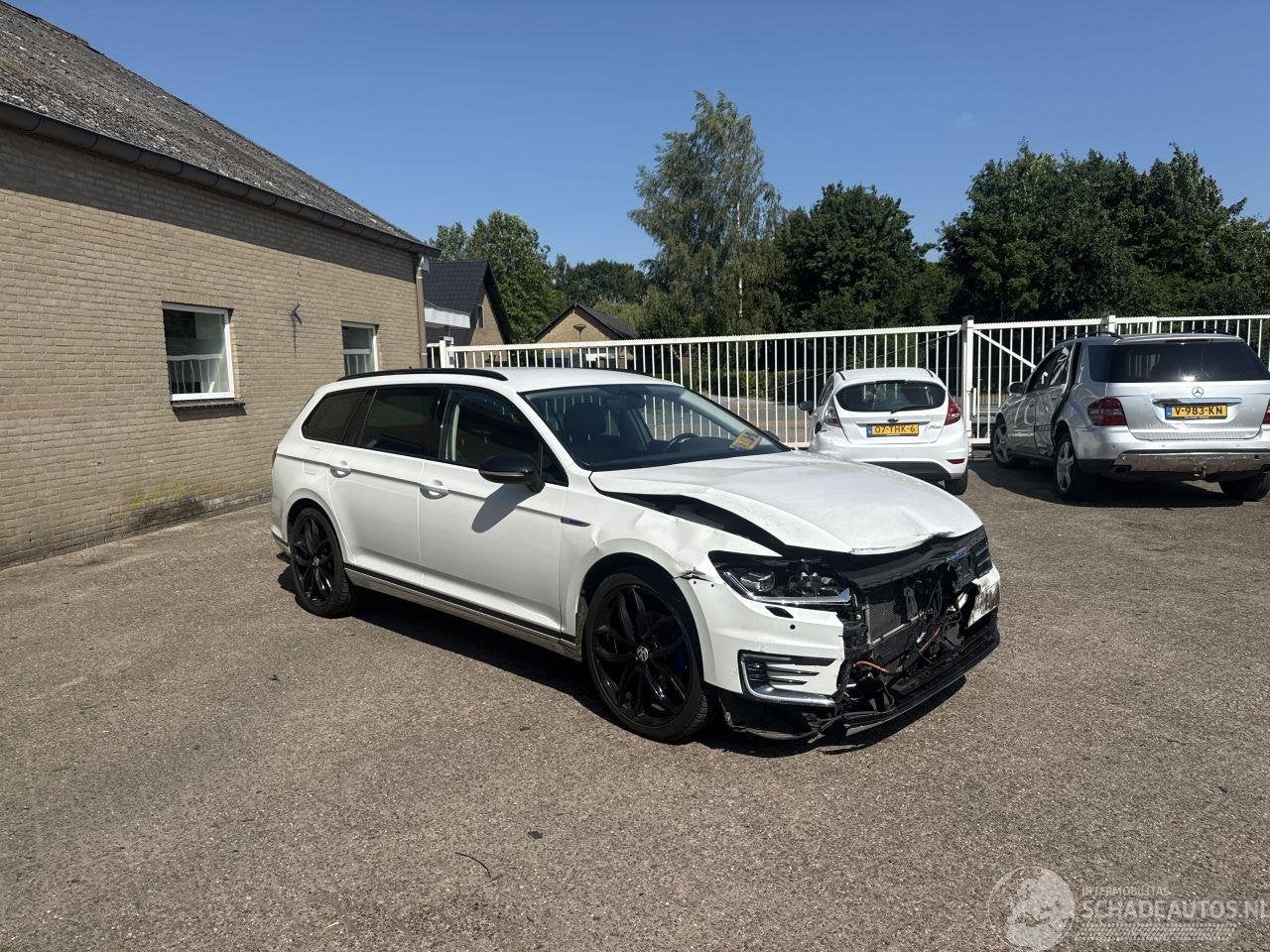 Volkswagen Passat 1.4 TSI GTE REST BPM €300,-! (bj 2018), Auto diversen, Schadeauto's, Automaat, Volkswagen, Hybride Elektrisch/Benzine