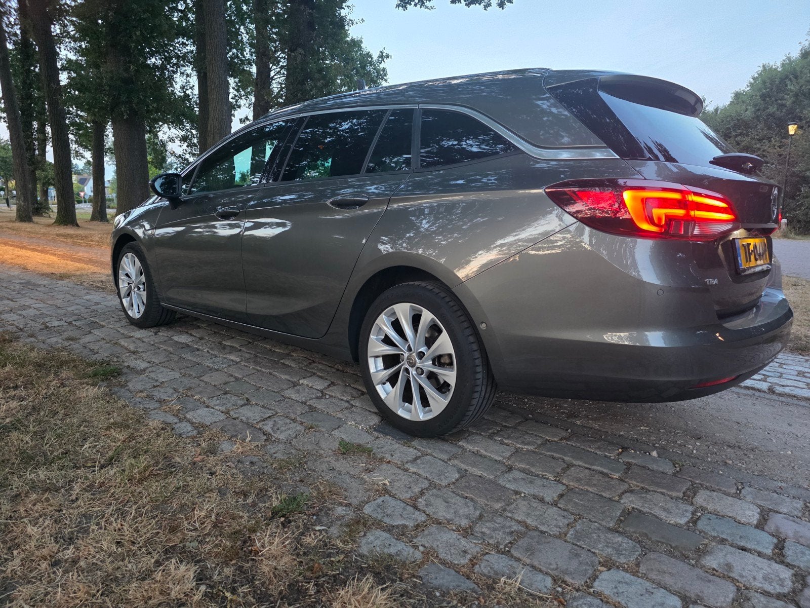 Opel Astra autom. 1.4 Turbo 110KW Sports Tourer AT 2018 Grij, Auto's, Opel, Zwart, Leder en Stof, Stationwagon, 1240 kg