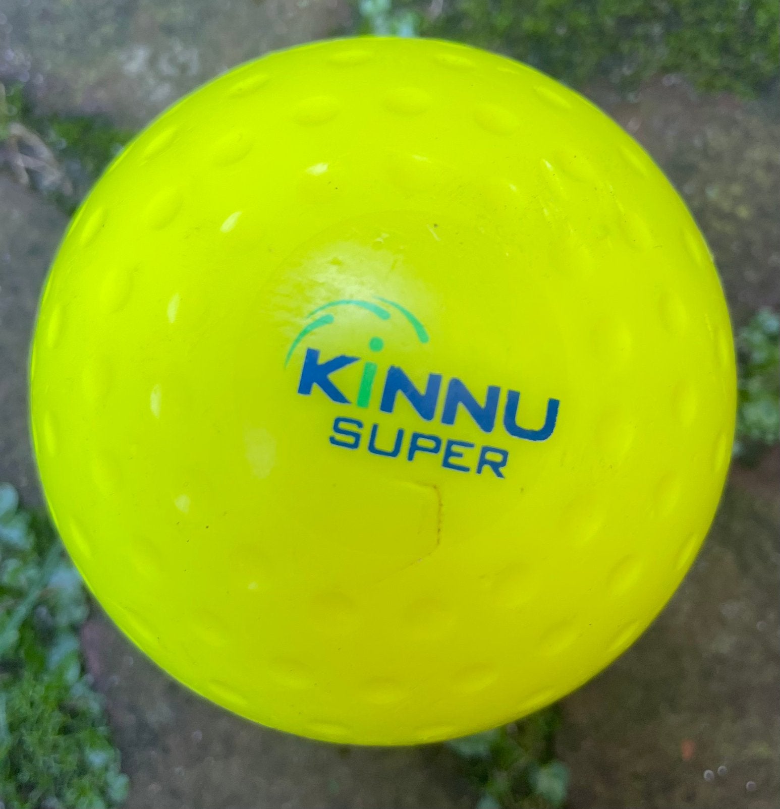 Kinnu Super waterveld hockeybal kooka - Zo goed als nieuw, Ophalen of Verzenden, Zo goed als nieuw