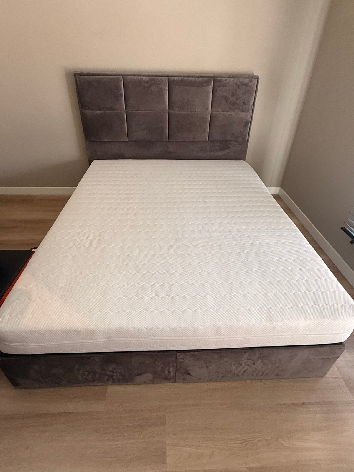 Bed 160 x 200 cm, Ophalen, Tweepersoons, Zo goed als nieuw, Grijs