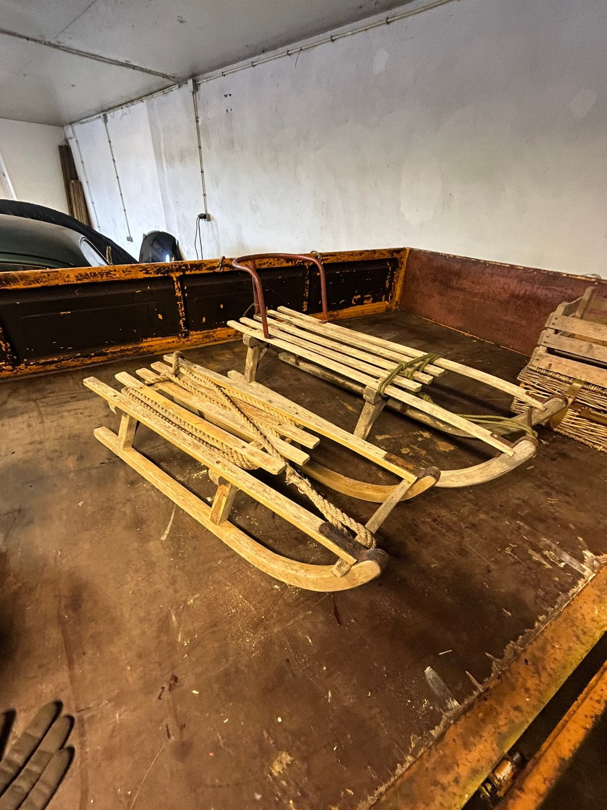 2x oude houten slee, Ophalen, Rugleuning, Gebruikt