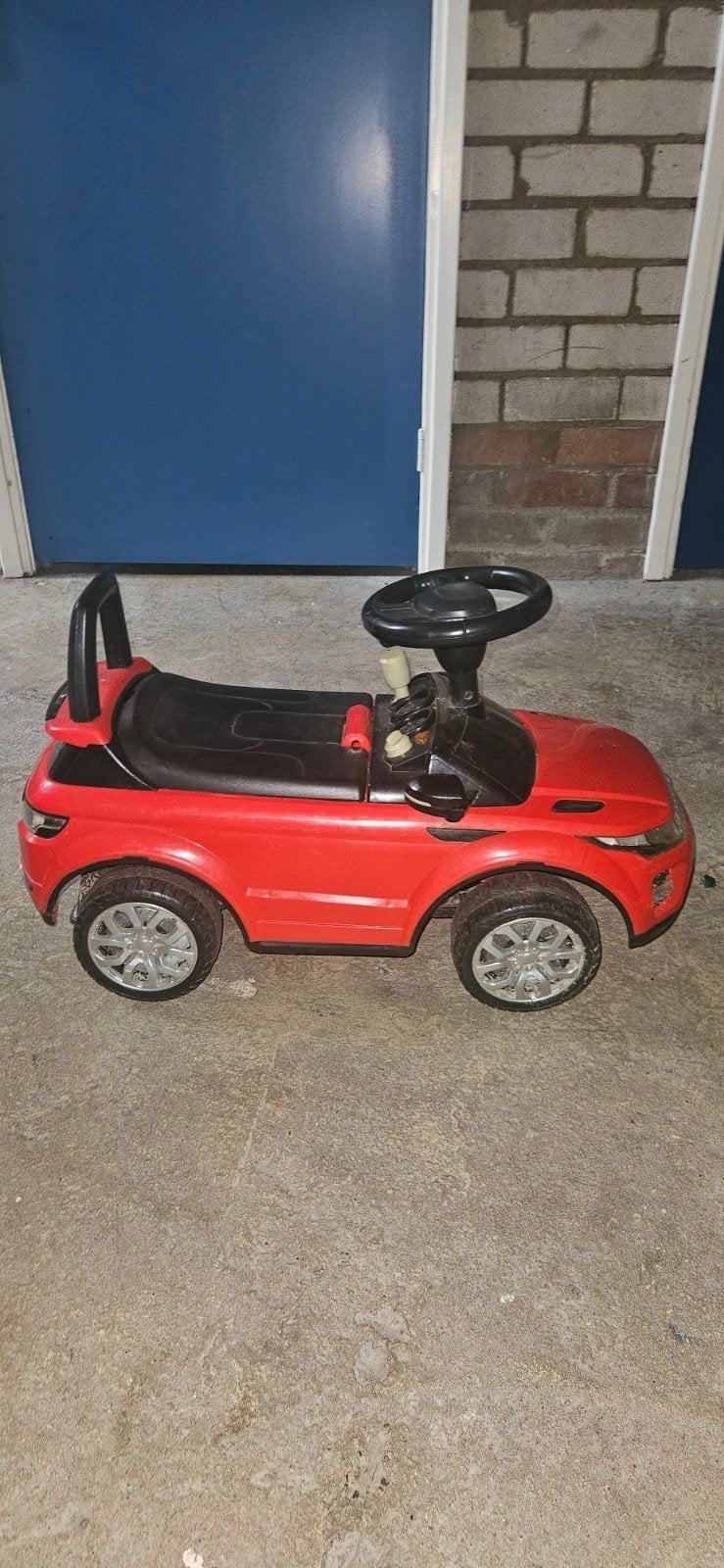 Rode Range Rover loopauto voor kinderen, Ophalen, Gebruikt