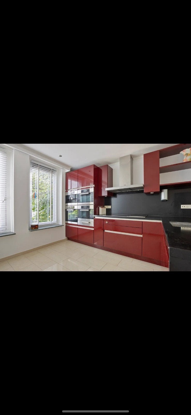 Moderne hoekkeuken met kookeiland en Miele apparatuur, Gebruikt, Graniet of Steen, Ophalen of Verzenden, Rood