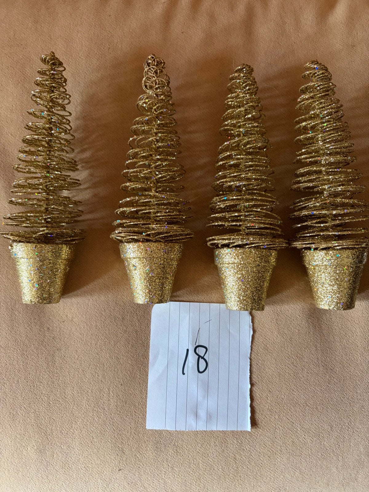 4 goudkleurige kerstbomen in doosje 15 cm hoog, Ophalen of Verzenden, Zo goed als nieuw