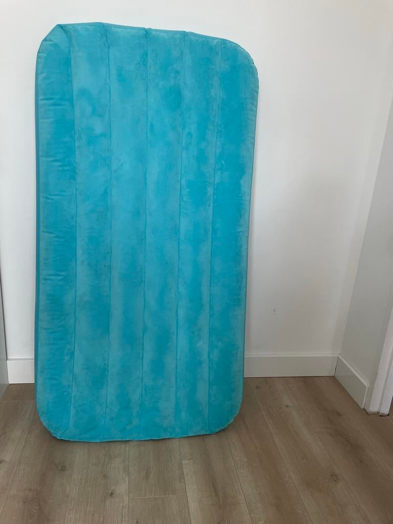 Blauw opblaasbaar luchtbed - 1-persoons, Caravans en Kamperen, Luchtbedden, Ophalen of Verzenden, Gebruikt, 1-persoons