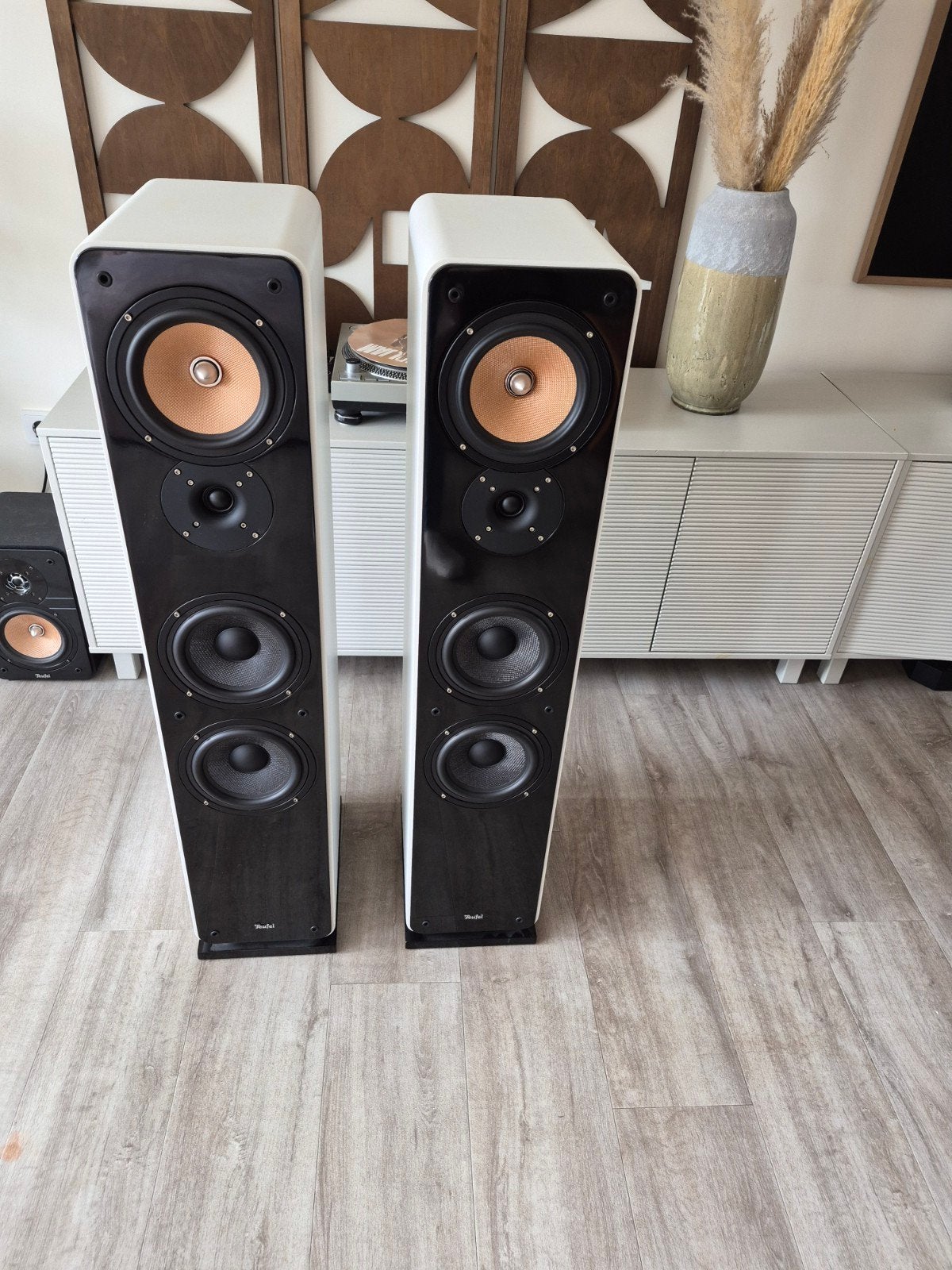 Teufel vloerspeakers wit in topstaat, Vloerstaande luidspreker, Zo goed als nieuw, Ophalen, 150 watt of meer