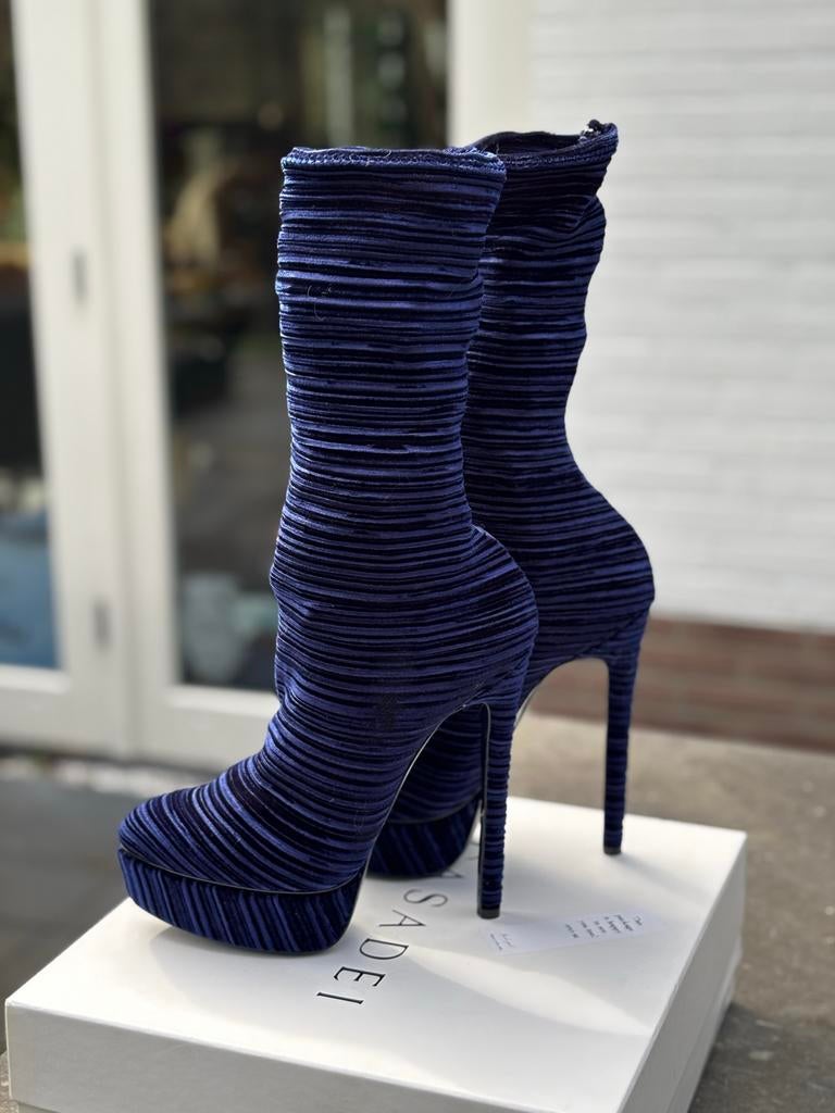 Prachtige blauw paarse Casadei laarzen maat 38,5, Ophalen of Verzenden, Nieuw, Blauw, Hoge laarzen