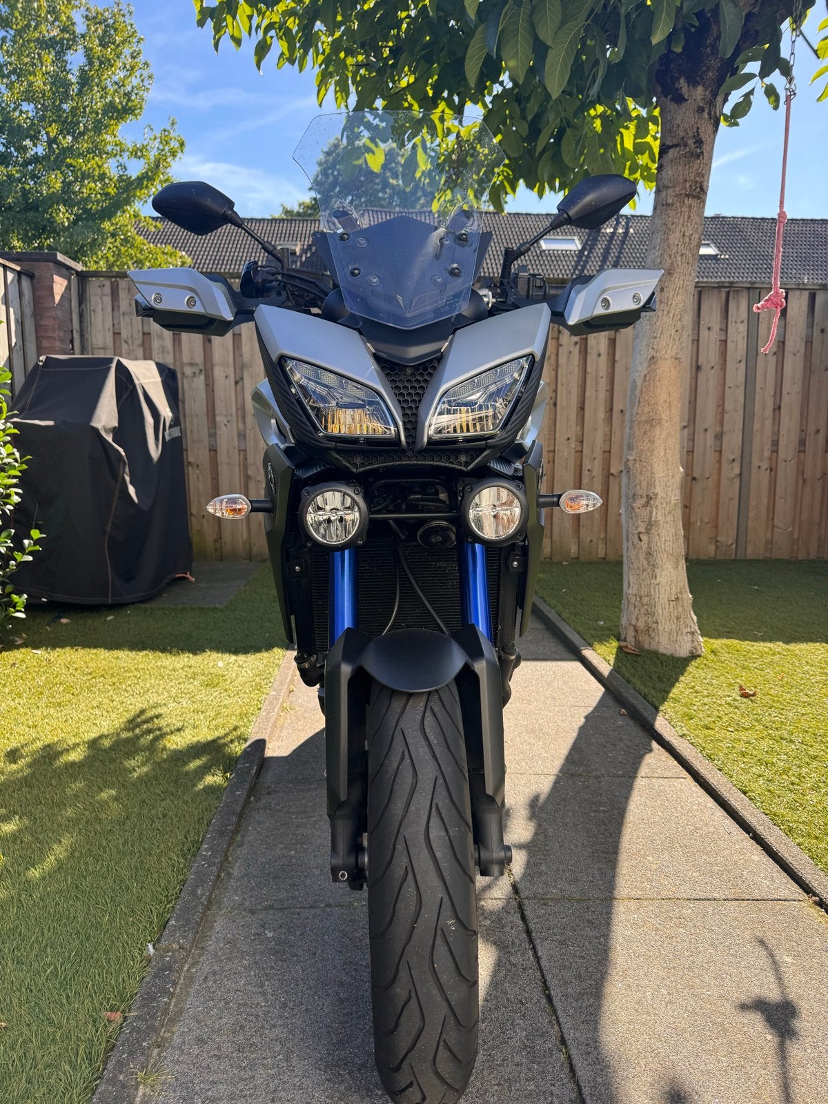 Yamaha Tracer 900 met complete Akrapovic uitlaat, Sportuitlaat, Occasion, Motorrijbewijs A, 3 cilinders