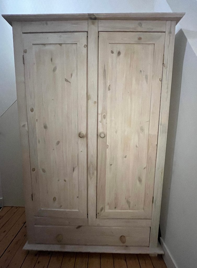 Ruime 2 deurs grenen kledingkast, Gebruikt, 100 tot 150 cm, 50 tot 75 cm, Ophalen