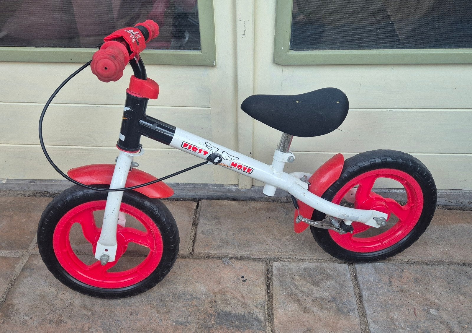 Loopfiets - First Move - rood/wit, Fietsen en Brommers, Ophalen, Gebruikt, Velgrem, First Move