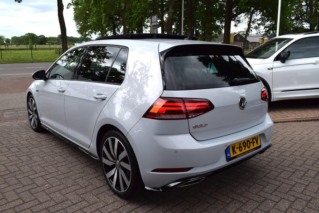 Volkswagen Golf 1.4 TSI Highline Business R-LINE AUTOM/ PANO, Lichtsensor, Gebruikt, 4 cilinders, 150 pk