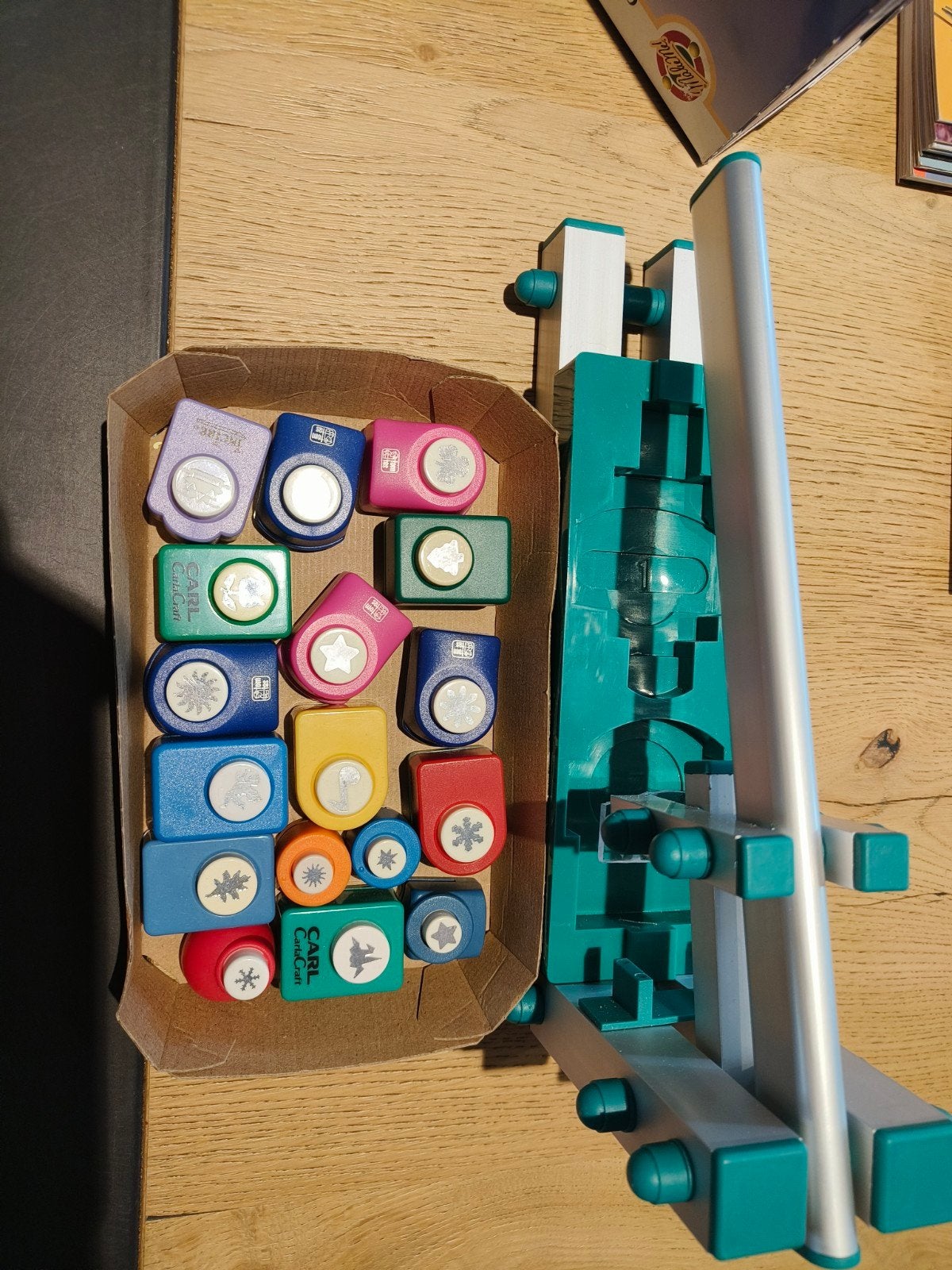 Willem's Punch Aid en diverse ponsen, Hobby en Vrije tijd, Knutselen, Gebruikt, Overige thema's, Gereedschap of Toebehoren, Meerkleurig