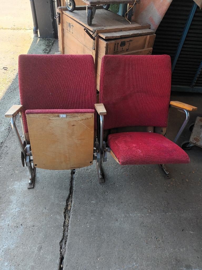 Antieke set klapstoelen uit theater Dresden Dld, Ophalen
