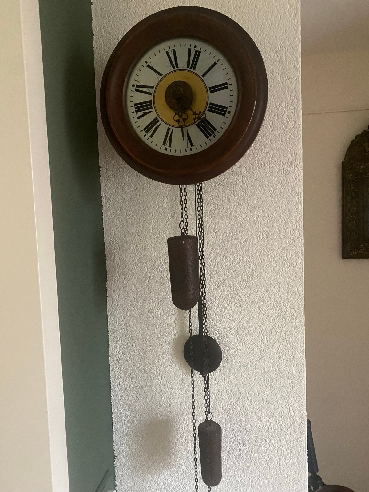 Antieke wandklok met gewichten, Ophalen