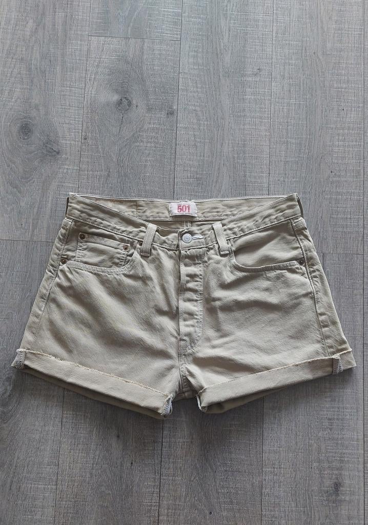 Levis 501 denim shorts 32, Kleding | Dames, Spijkerbroeken en Jeans, Gedragen, W30 - W32 (confectie 38/40), Overige kleuren, Ophalen of Verzenden