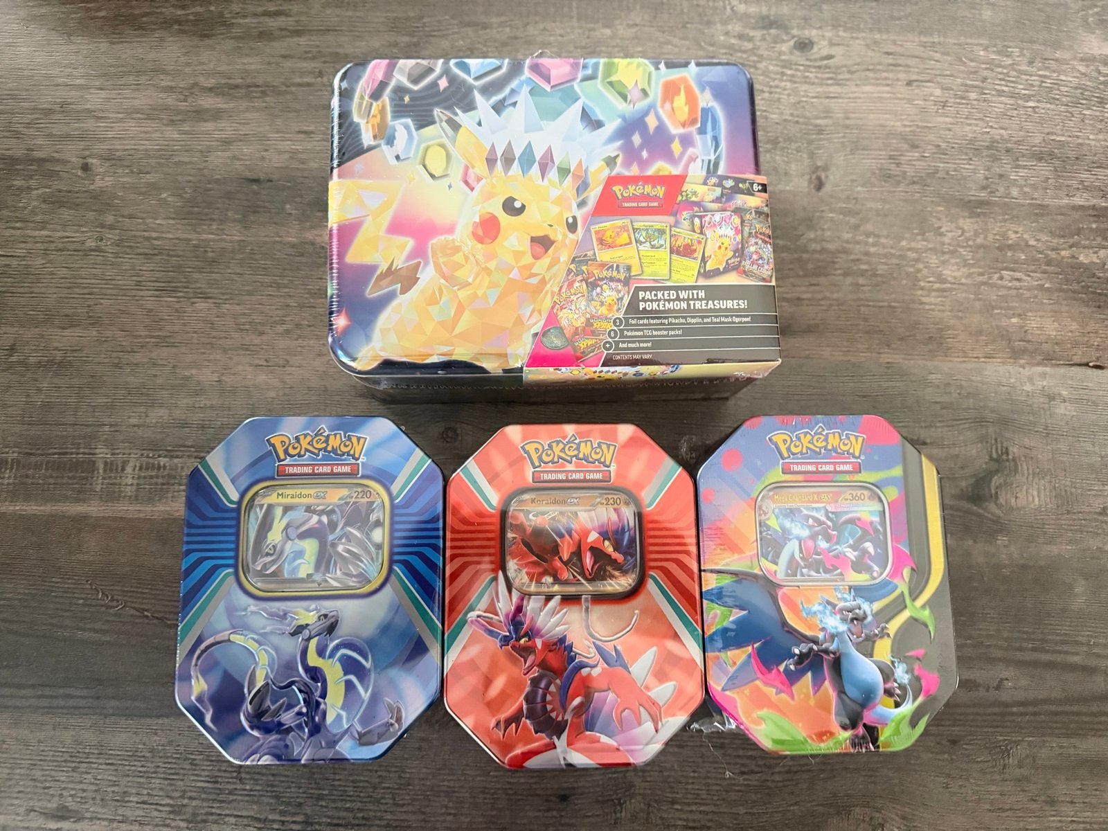 Pokémon TCG: Pikachu Collector Chest & 3 Tins, Ophalen of Verzenden, Nieuw, Overige typen
