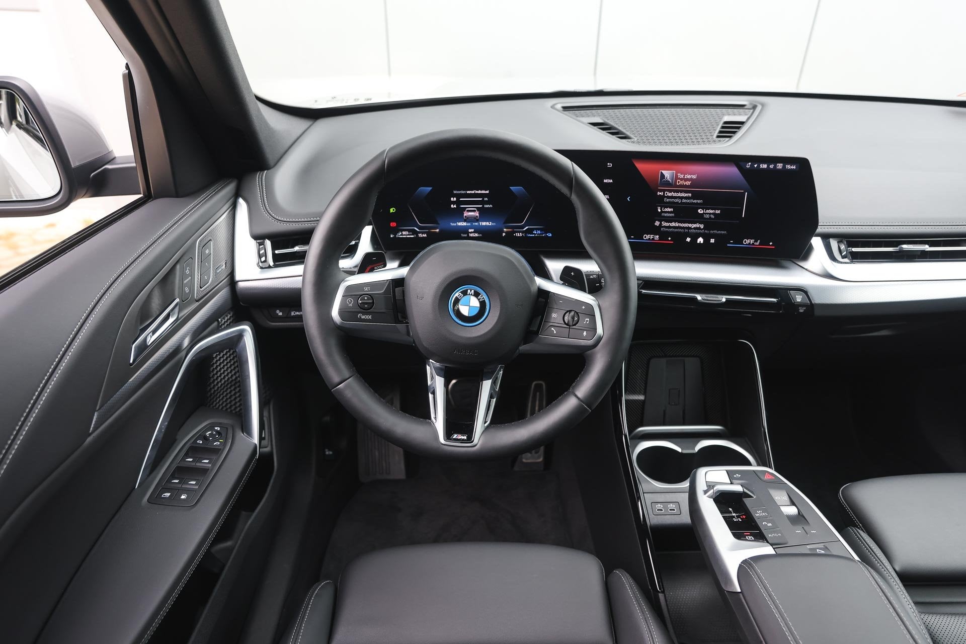 BMW X1 xDrive25e M Sport Automaat / Panoramadak / Trekhaak /, Gebruikt, Elektrische stoelverstelling, Bedrijf, Hybride Elektrisch/Benzine