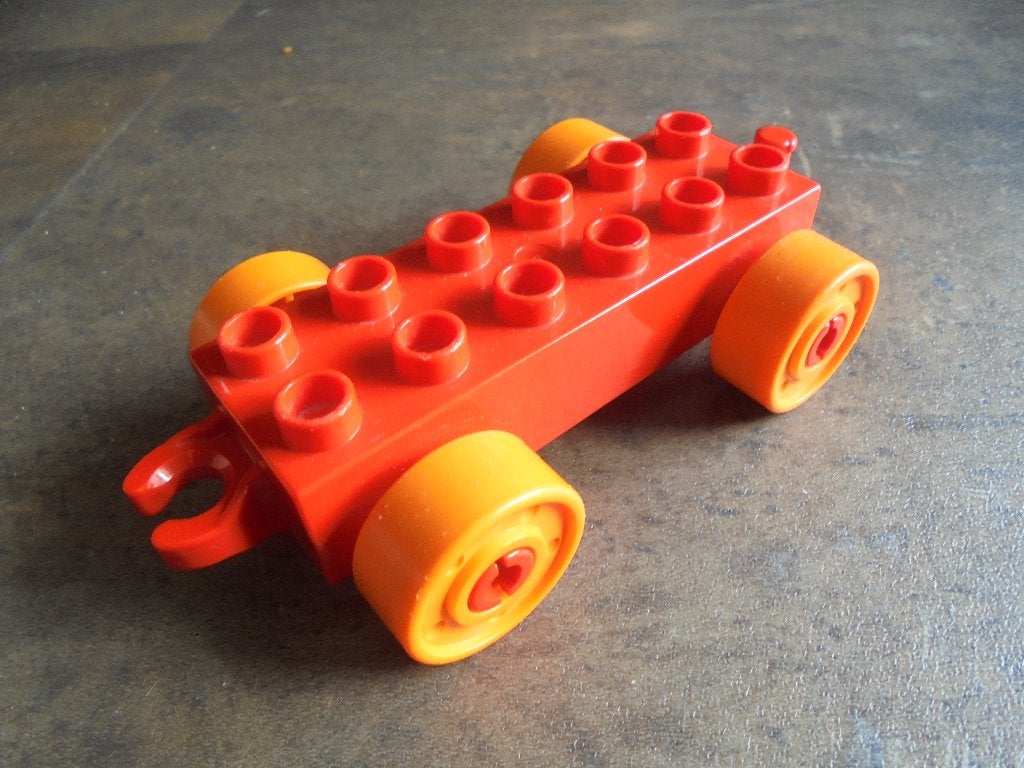 Lego Duplo Car Base 2x6 with Fake Bolts (zie foto's), Ophalen of Verzenden, Gebruikt, Losse stenen, Duplo
