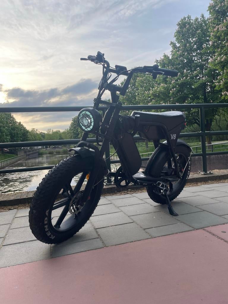 V8 Fatbike met dubbele accu en nieuwe achterband, Fietsen en Brommers, Elektrische fietsen, Ophalen, Zo goed als nieuw, 50 km per accu of meer