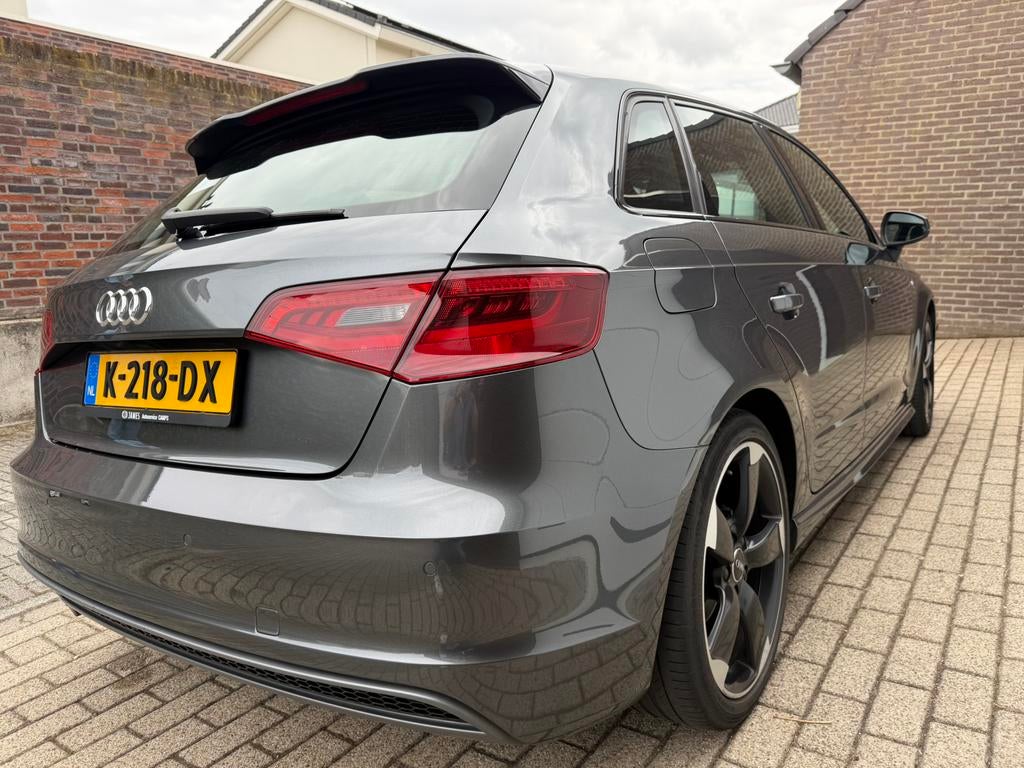 Audi A3 1.4 Tfsi 150pk CoD Ultra S Tronic 2015 Grijs, Auto's, Zwart, 4 cilinders, 1210 kg, Leder en Stof
