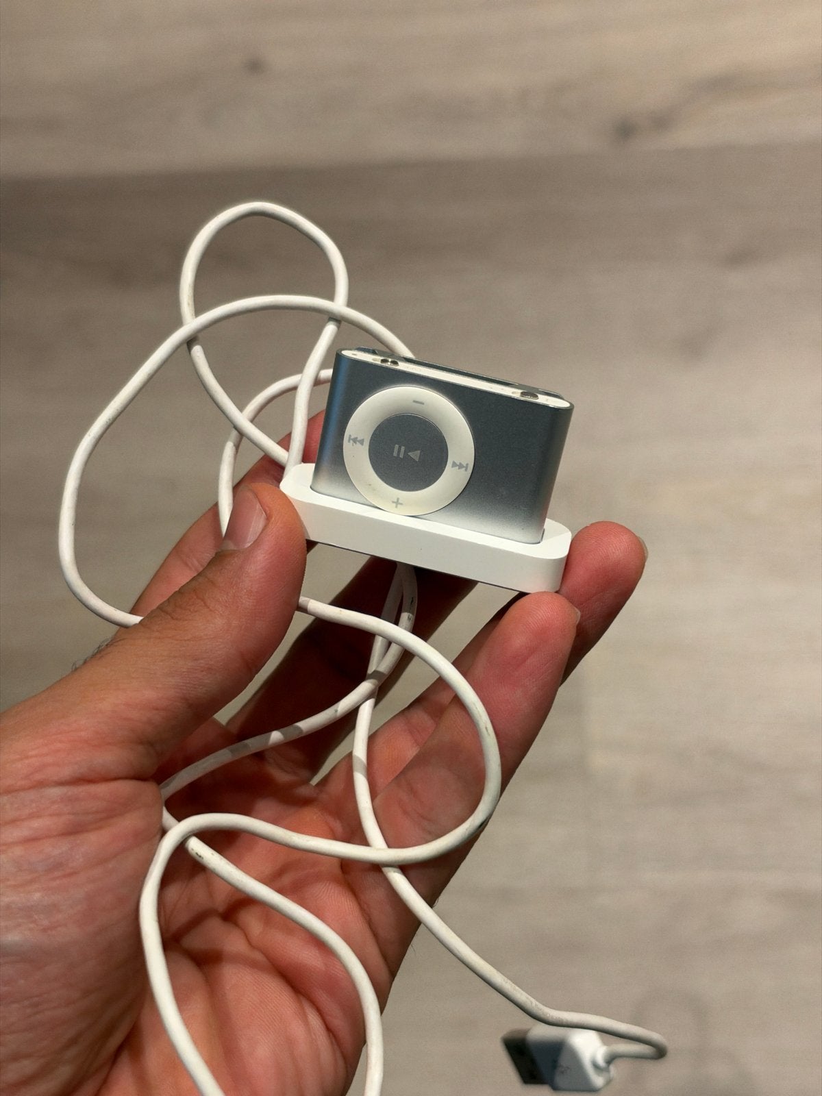 iPod Shuffle Grijs - Compacte MP3-speler (m2458431529) — Mp3-spelers ...