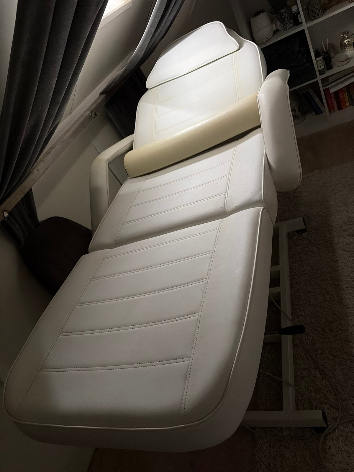 Witte behandelstoel / massagetafel, Ophalen, Kunststof, Gebruikt, Wit