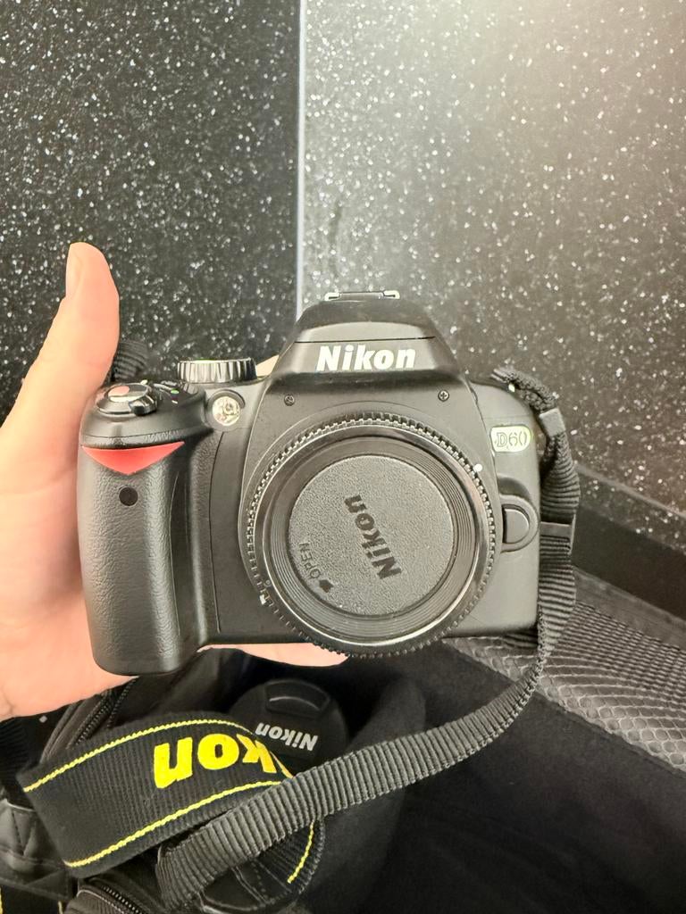 Nikon D60 Spiegelreflexcamera met AF-S Nikkor 18-55mm lens, Audio, Tv en Foto, Fotocamera's Digitaal, Ophalen, Spiegelreflex, Zo goed als nieuw