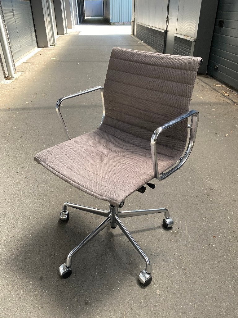 Eames EA 117 Vitra Bureaustoel Hopsak Grijs, Huis en Inrichting, Bureaustoelen, Ophalen, Gebruikt, Grijs, Bureaustoel