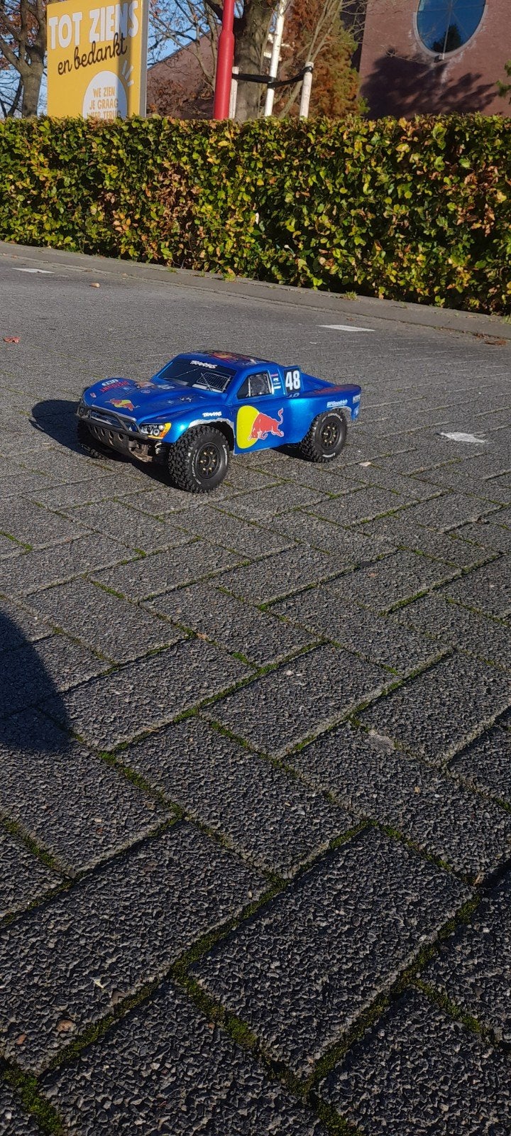 Traxxas slash 4x4 RC Body Red Bull - Zo goed als nieuw, Ophalen of Verzenden, Zo goed als nieuw, Schaal 1:10, Onderdeel