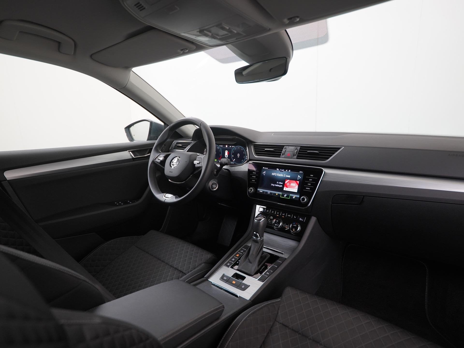 Skoda Superb Combi 1.4 TSI iV Ambition | Trekhaak | Virtual, Auto's, Stof, Hybride Elektrisch/Benzine, 1600 kg, 13 kWh
