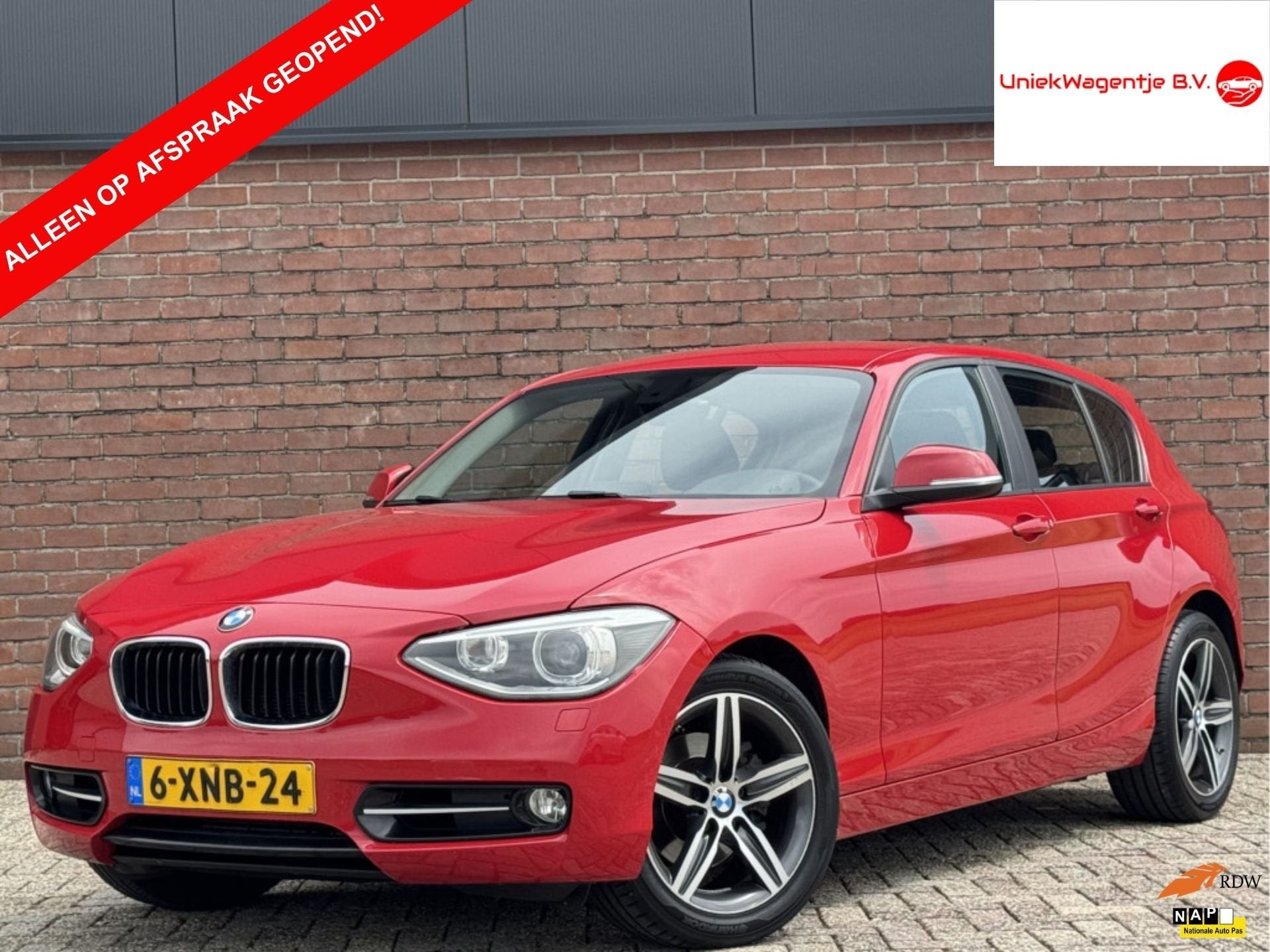 BMW 1-serie 118I EXECUTIVE | NL-AUTO! | NAVI! | CLIMA!, Auto's, Gebruikt, 4 cilinders, Origineel Nederlands, Automatische klimaatregeling
