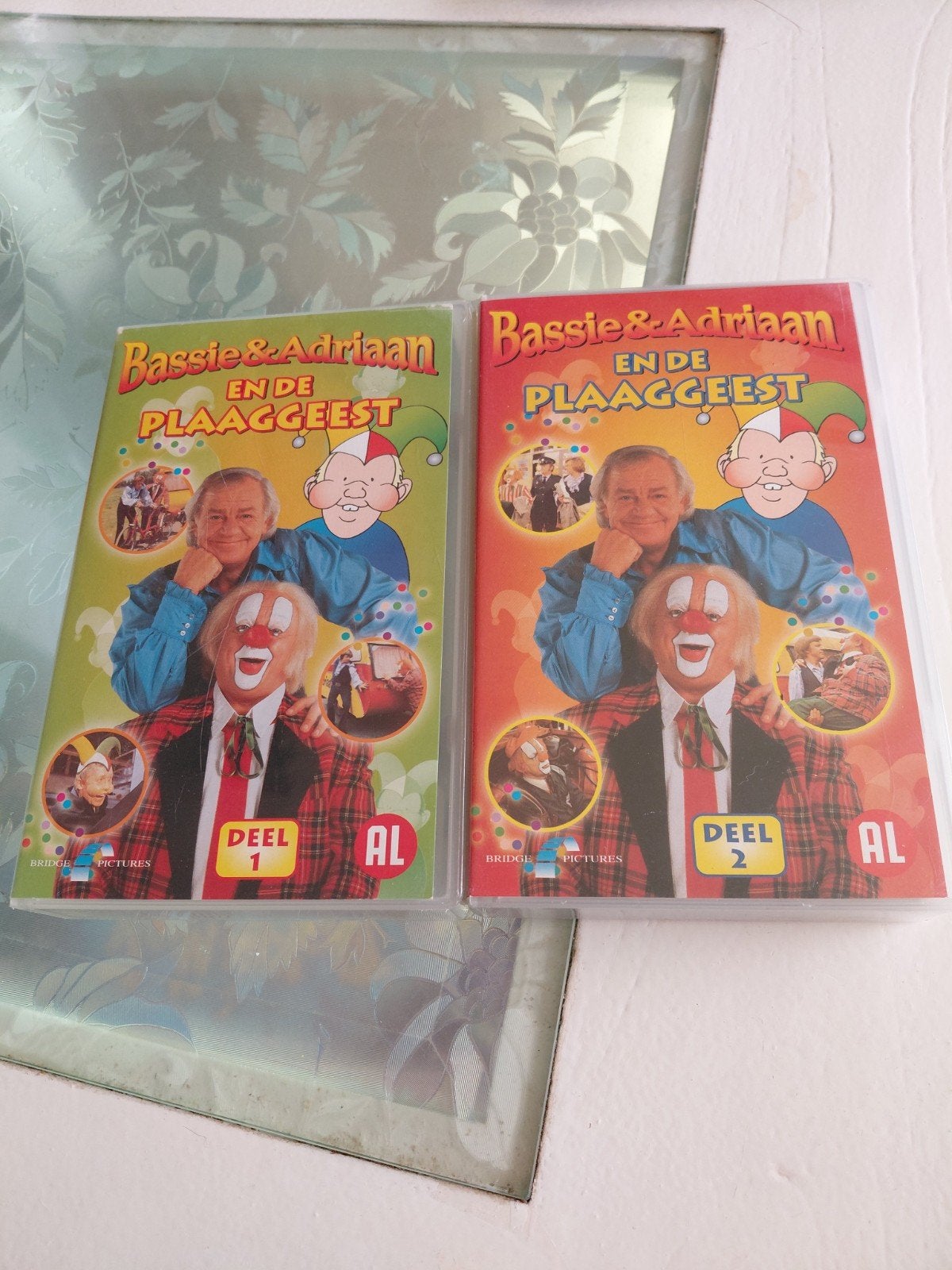 Bassie en Adriaan Plaaggeest deel 1 en 2 op VHS Hele Serie., Cd's en Dvd's, Ophalen of Verzenden, Gebruikt, Kinderprogramma of -film
