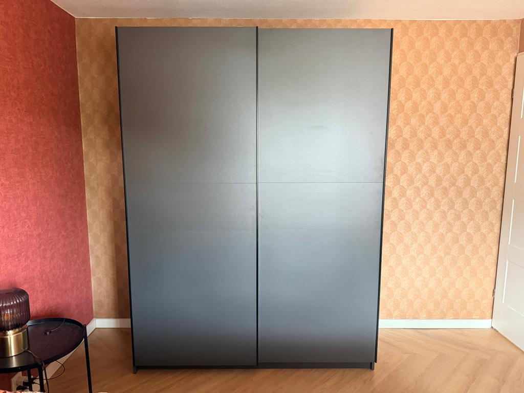 Kledingkast Genua met schuifdeuren legplanken/hangen, Huis en Inrichting, Kasten | Kledingkasten, Ophalen, Met deur(en), 100 tot 150 cm