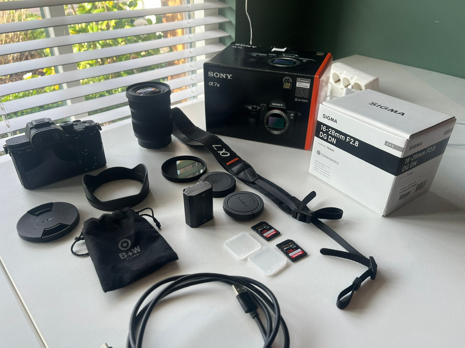 Sony A7III - sigma 16-28 - Filter - 85 CLICKS!!!, Nieuw, Ophalen of Verzenden, Sony, Systeemcamera