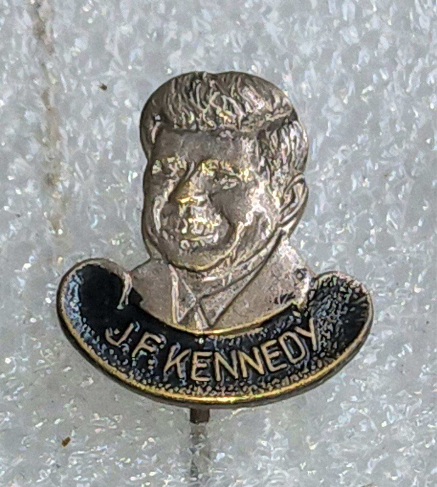 Vintage J.F. Kennedy Speldje - Historisch Verzamelobject, Ophalen of Verzenden, Gebruikt, Overige onderwerpen, Speldje of Pin