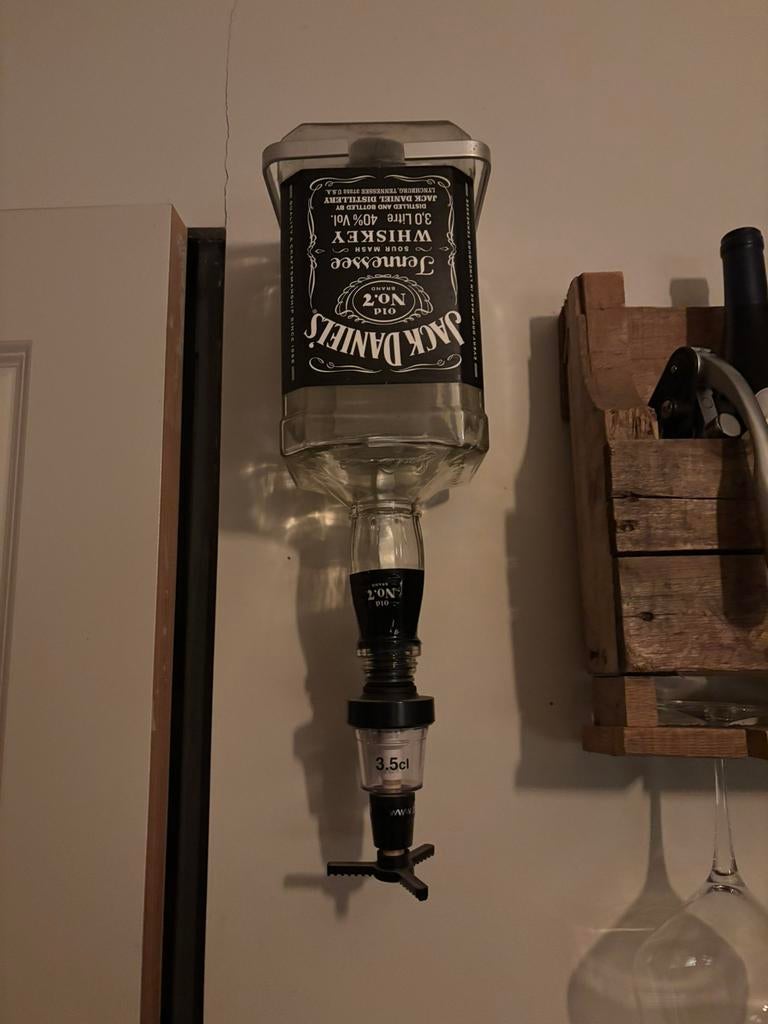 3 liter Jack Daniels fles met ophang en tap systeem, Ophalen of Verzenden, Zo goed als nieuw